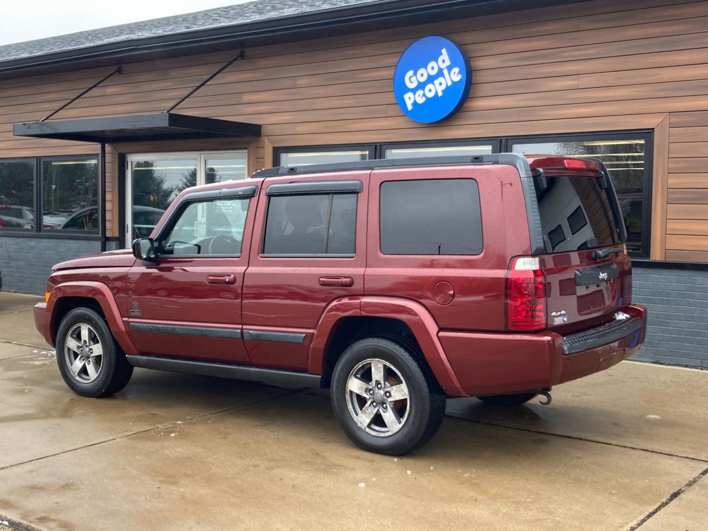 2008 Red Rock Red Met Jeep Commander Sport 4WD (1J8HG48K78C) with an 3.7L V6 SOHC 12V engine, 5-Speed Automatic Overdrive transmission, located at 1800 South Ihm Blvd, Freeport, IL, 61032, (815) 232-5543, 42.278645, -89.607994 - Photo#2